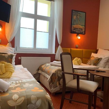 レバル Dw California Bed & Breakfast エクステリア 写真